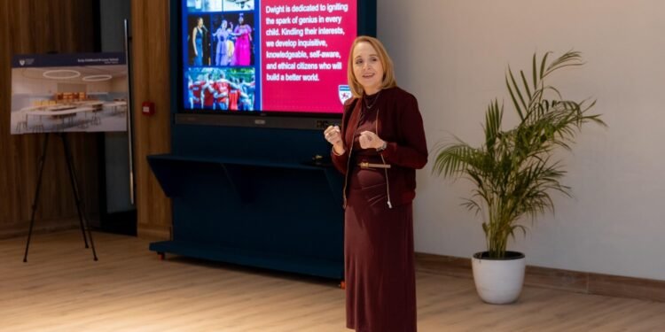دوايت العالمية: نعمل على إعداد الطلاب لعالم سريع التغير