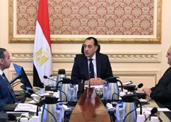 مدبولي يوجه بتسريع تطوير سوق المال وقيد الشركات الحكومية في البورصة