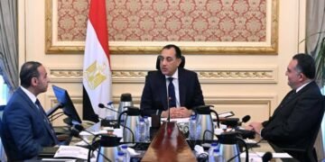 مدبولي يوجه بتسريع تطوير سوق المال وقيد الشركات الحكومية في البورصة