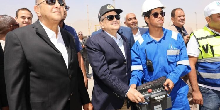 هيئة قناة السويس تدشن سفينتي الصيد «رزق 2» و«رزق 3» ضمن خطة تطوير أسطول الصيد المصري