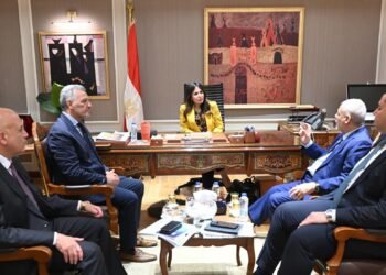 الإسكان تفتح باب شراكات كبرى لتحلية مياه البحر ضمن خطة حتى 2050