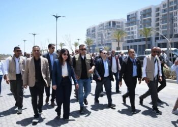 “الإسكان” تتابع خدمات التحول الرقمي ومشروعات الأبراج الشاطئية بالعلمين الجديدة