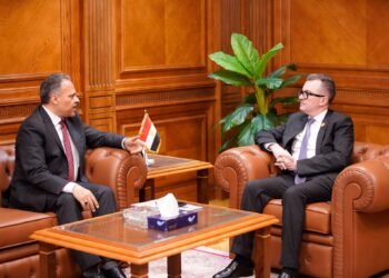 وزير التخطيط ومحافظ الشرقية يبحثان مشروعات التنمية وخطة الاستثمار للعام المالي 2027/2026