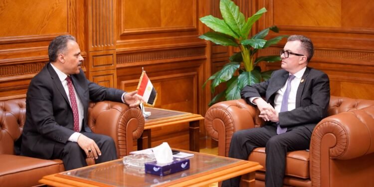 وزير التخطيط ومحافظ الشرقية يبحثان مشروعات التنمية وخطة الاستثمار للعام المالي 2027/2026