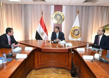 “الصناعة” تدعم التحول الأخضر بقطاع الأسمنت عبر الوقود البديل والتكنولوجيا النظيفة