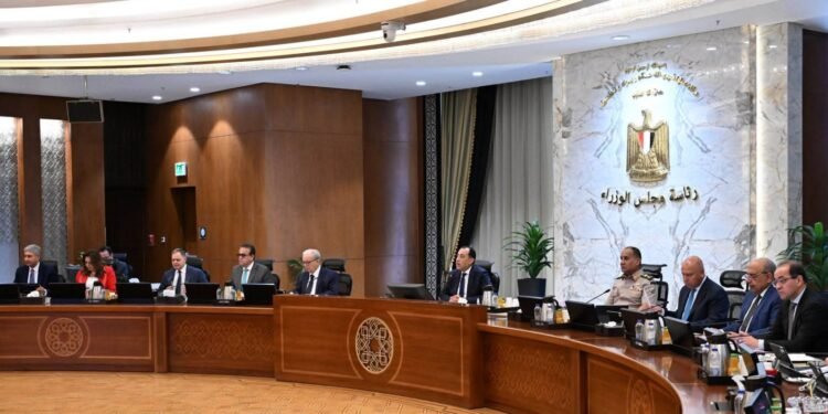 الحكومة تعزز خطط الأمن المائي وتحلية المياه ضمن توجهات التنمية المستدامة