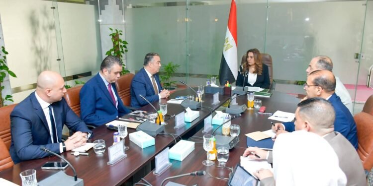 خطة حكومية لحوكمة النقل الجماعي ودعم الدفع الإلكتروني بالمواقف