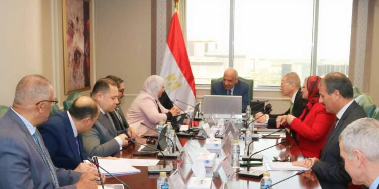 مصر تستهدف رفع كفاءة الطاقة وزيادة الاعتماد على المتجددة بالتعاون مع البنك الدولي