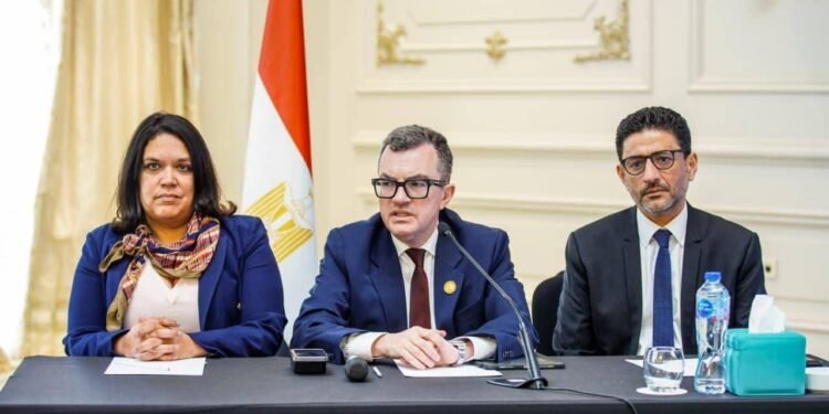 الحكومة تبحث تفعيل آليات جديدة لضمان وتمويل مشروعات البنية الأساسية في مصر