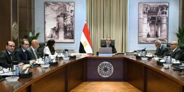 رئيس الوزراء يبحث اليوم عروضًا عالمية لإنشاء محطات تحلية مياه في مصر