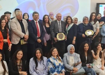 الجامعة البريطانية في القاهرة تكرّم لولا زقلمة تقديرًا لمسيرتها الرائدة في صناعة الاتصال