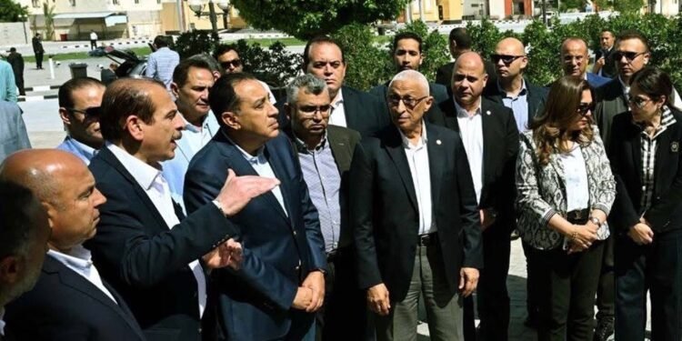 وزيرة الإسكان تتفقد بوغاز منطقة 24 والممشى السياحي بين مارينا 5 ومارينا 7