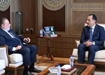 الحكومة والبنك المركزي: توفير الموارد اللازمة للسلع الاستراتيجية والمنتجات البترولية