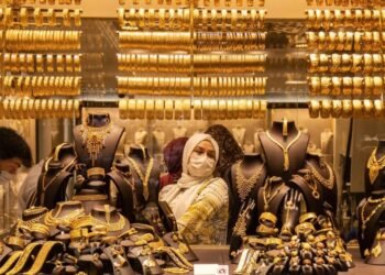 الذهب يتراجع في مصر.. عيار 21 يسجل 5650 جنيهًا