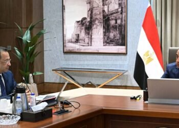 رئيس الوزراء يتابع خطط الاتصالات لزيادة صادرات التعهيد إلى 6 مليارات دولار خلال 2026