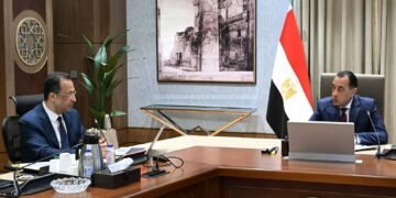 رئيس الوزراء يتابع خطط الاتصالات لزيادة صادرات التعهيد إلى 6 مليارات دولار خلال 2026
