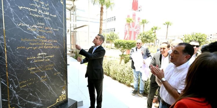 رئيس الوزراء يفتتح خط إنتاج جديد لشركة كوكاكولا هيلينك مصر باستثمارات 35 مليون دولار