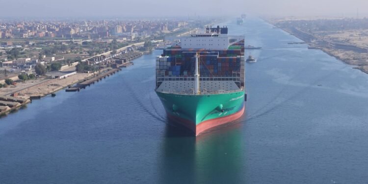 قناة السويس تستقبل لأول مرة السفينة العملاقة CMA CGM VENDOME بحمولة 244 ألف طن