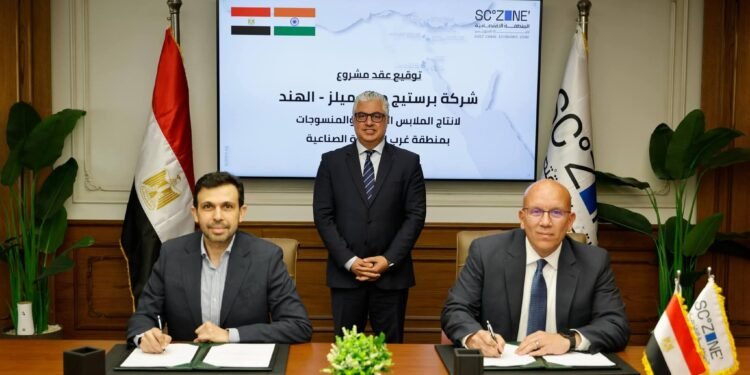 اقتصادية قناة السويس توقع مشروعًا هنديًا لإنتاج أقمشة الدنيم باستثمارات 20 مليون دولار بالقنطرة غرب