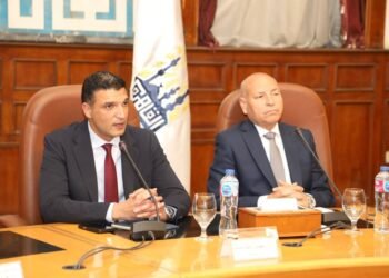 وزير الصناعة : تسليم 43 عقد تقنين أوضاع يعزز النشاط الصناعي والاستثماري في شق الثعبان
