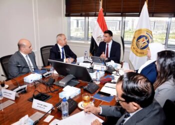 الصناعة: إنشاء أول مجمع تكنولوجي بجامعة الإسكندرية لتحويل الأبحاث إلى تطبيقات صناعية