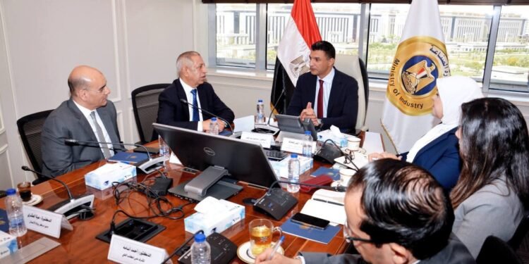 الصناعة: إنشاء أول مجمع تكنولوجي بجامعة الإسكندرية لتحويل الأبحاث إلى تطبيقات صناعية