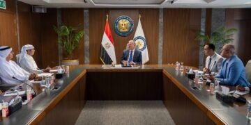 وزير البترول يبحث مع «إينوك» الإماراتية التوسع في استثمارات تموين الطائرات والاستكشاف البترولي بمصر