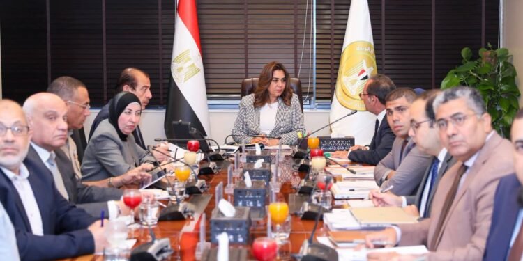 جهاز شئون البيئة يوافق على منظومة رقمية موحدة لمتابعة الانبعاثات والتراخيص والمخلفات الصناعية
