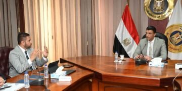 خالد هاشم: «شمس الصناعة» تستهدف تركيب محطات طاقة شمسية فوق أسطح 7000 مصنع فى محافظات مصر