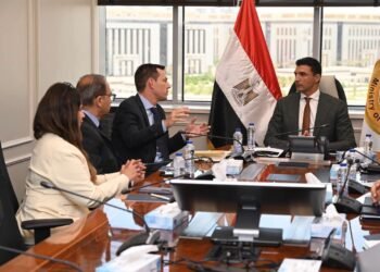 شنايدر إلكتريك تستهدف زيادة المكون المحلي إلى 85% والتوسع في الإنتاج من مصنع بدر