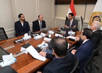 خالد هاشم: مبادرة “شمس الصناعة” تستهدف تركيب محطات طاقة شمسية لـ7000 مصنع بقدرة 1000 ميجاوات