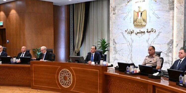 مجلس الوزراء يوافق على الاستعانة بالبنك الأهلي وبنك مصر لتسويق وبيع المركبات المتحفظ عليها بالمزاد العلني