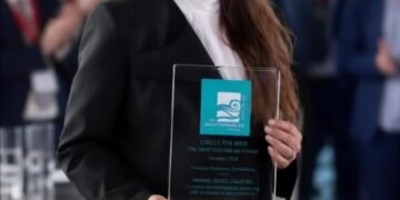 نادين عبد الغفار تحصد جائزة التميز في الاقتصاد الدائري بمنتدى “دائرة المتوسط 2026”