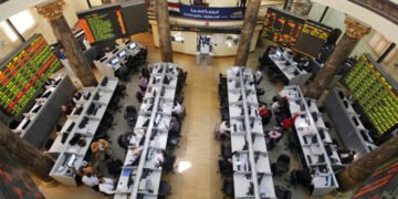 تراجع هامشي للمؤشر الرئيسي للبورصة المصرية بمستهل تعاملات الإثنين