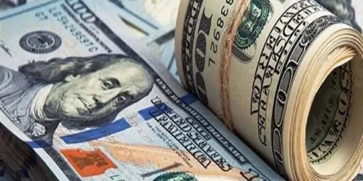 سعر الدولار يتراجع أمام الجنيه خلال منتصف تعاملات الثلاثاء في البنوك المصرية