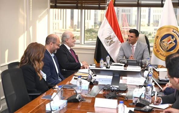 وزير الصناعة يبحث مع يونيليفر خطط التوسع في السوق المصري وزيادة الصادرات