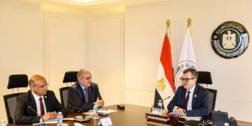 وزير التخطيط يبحث مستجدات تطبيق موازنة البرامج والأداء لتعزيز كفاءة التخطيط والاستثمارات الحكومية