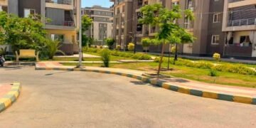 وزيرة الإسكان تتابع مشروعات العاشر من رمضان وحدائق العاشر