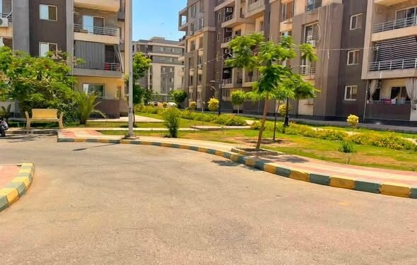 وزيرة الإسكان تتابع مشروعات العاشر من رمضان وحدائق العاشر