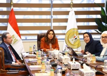 منال عوض تتابع مشروع الاقتصاد الأزرق