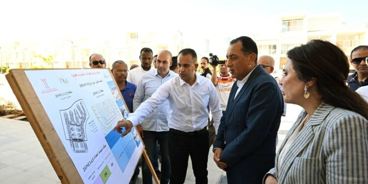 رئيس الوزراء يتفقد مشروع “كمبوند مزارين” في العلمين الجديدة