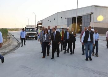 وزيرة التنمية المحلية والبيئة تتفقد مدينة معالجة المخلفات بالعاشر وتوجه بتسريع تنفيذ المشروعات