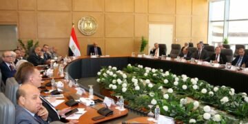 وزير الكهرباء يتابع خطة رفع كفاءة الطاقة وتشديد الرقابة على الأجهزة الكهربائية