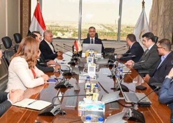 وزير التموين يبحث مع «أورانج مصر» تنفيذ مشروع «كاري أون» لتطوير المنافذ بالتحول الرقمي