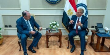 وزير البترول يبحث مع أباتشي العالمية تعزيز الاستثمارات وخطط زيادة إنتاج النفط والغاز في الصحراء الغربية