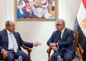 رئيس اقتصادية قناة السويس يبحث مع الجامعة البريطانية تعزيز التعاون في البحث العلمي والابتكار