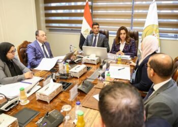 الحكومة تبحث دعم مشروعات هيئة تنمية الصعيد وتسريع التراخيص