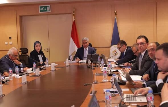 وزير السياحة يستعرض خطة الترويج لمصر ويؤكد: التكنولوجيا و«Vibes of Egypt» تقودان نمو الحركة السياحية
