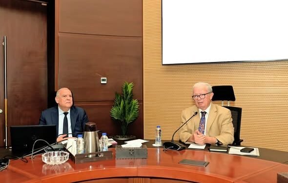 حسين عيسى يتابع تطوير القابضة المعدنية ويؤكد دعم الصناعة الوطنية