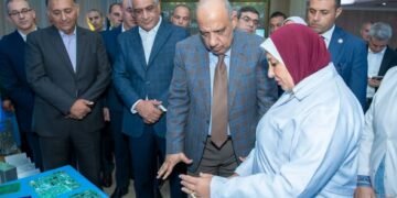 وزيرا الإنتاج الحربي والكهرباء يتفقدان «بنها للصناعات الإلكترونية» لدعم التصنيع المحلي
